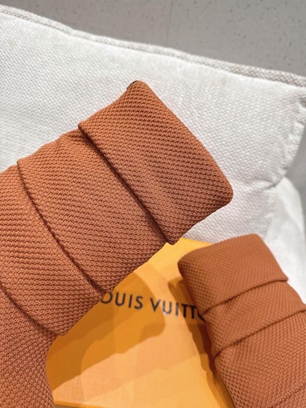 Сапоги женские фото 9