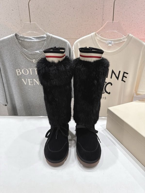 Boots winter from fur a rabbit фото 4