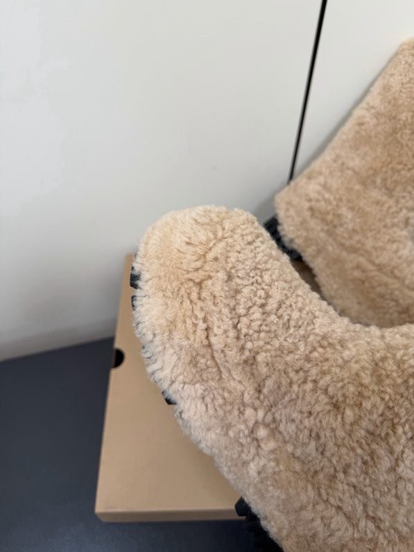 Boots winter women's fur фото 4