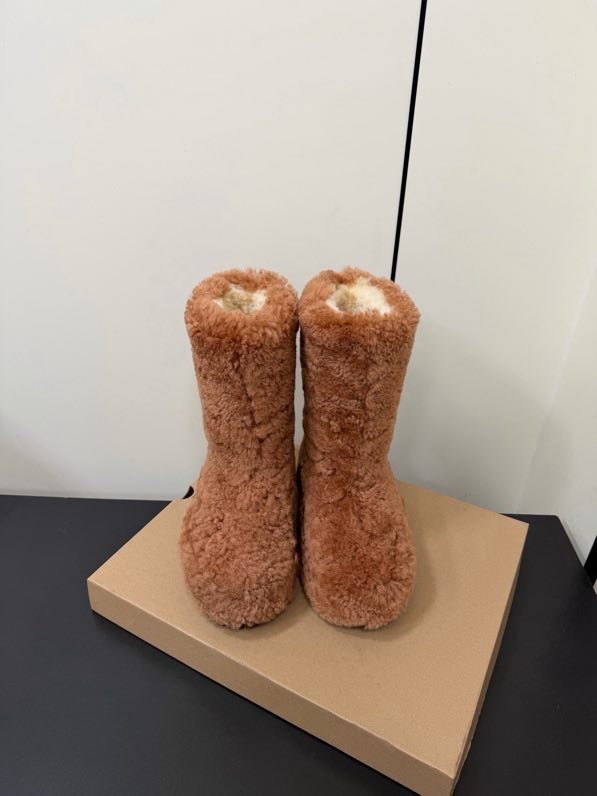 Boots winter women's fur фото 6