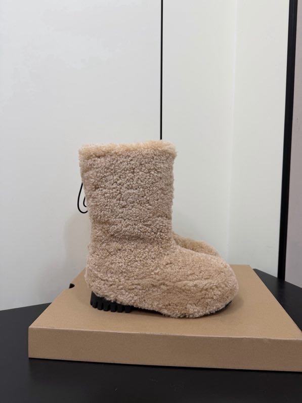 Boots winter women's fur фото 8