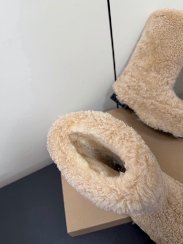 Boots winter women's fur фото 9