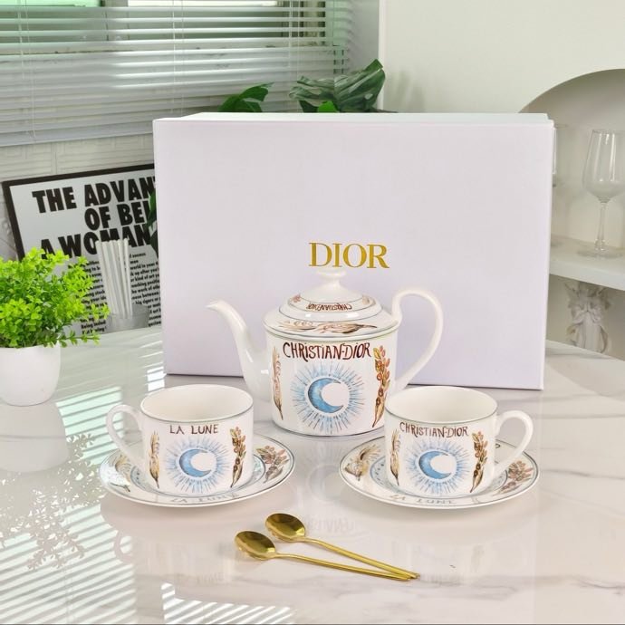 Service of bone porcelain