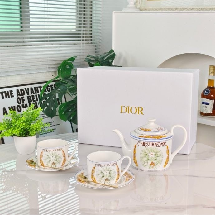 Service of bone porcelain