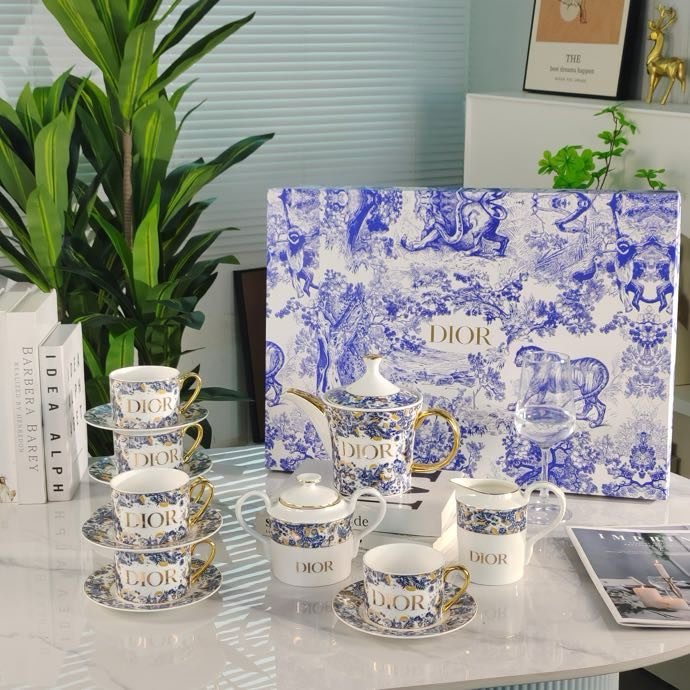 Service of bone porcelain
