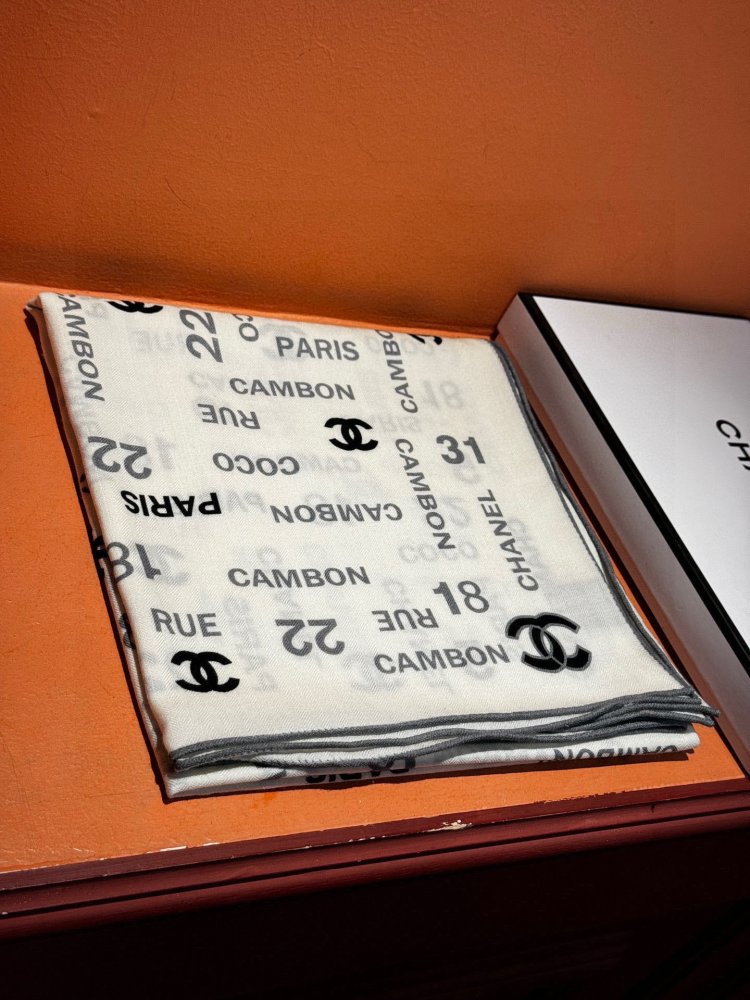 Шаль из кашемира и шелка 140х140 см