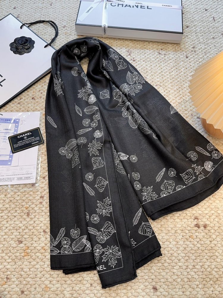 Shawl of cashmere and silks 140х140 cm