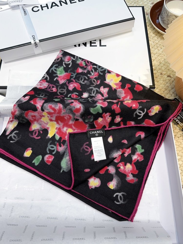 Shawl of cashmere and silks 140х140 cm