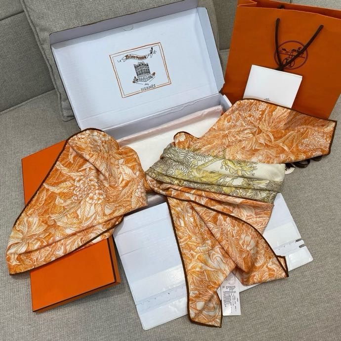 Shawl of silks and cashmere