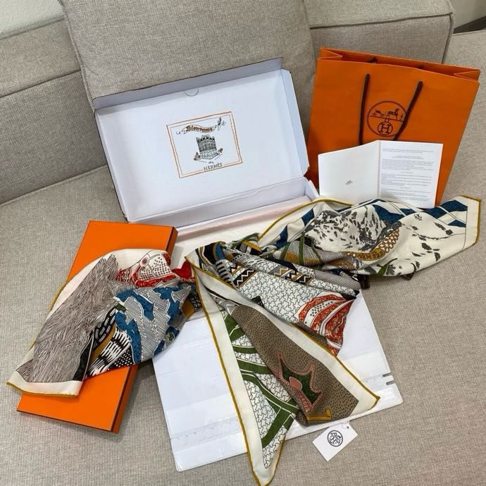 Shawl of silks and cashmere