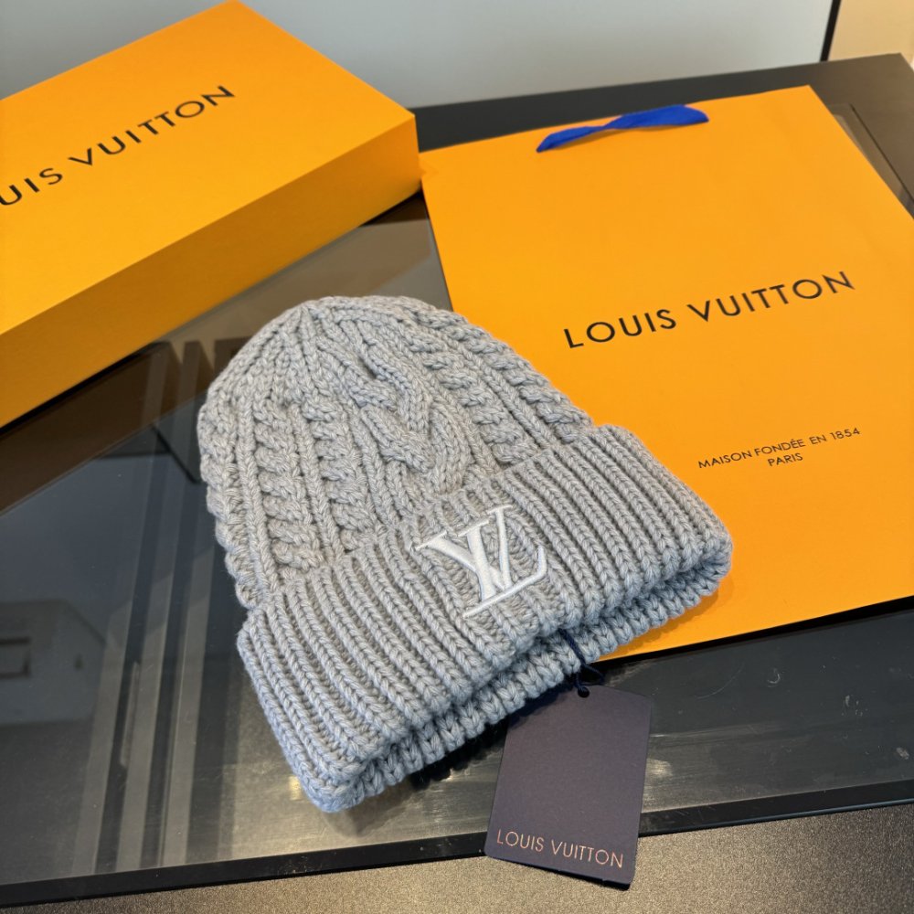 Шапка вязаная