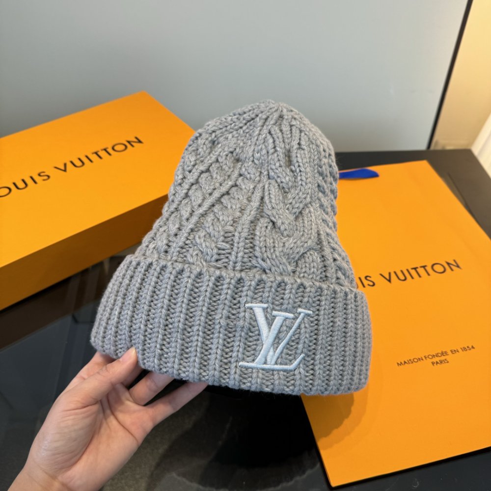 Шапка вязаная фото 2