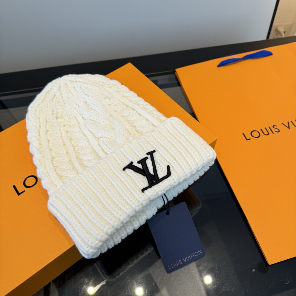 Шапка вязаная фото 2