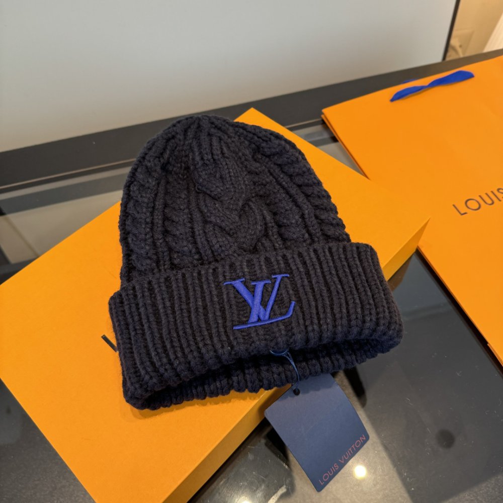 Шапка вязаная фото 2