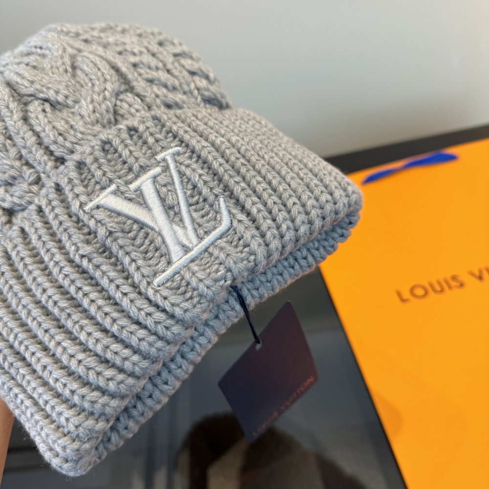 Шапка вязаная фото 3