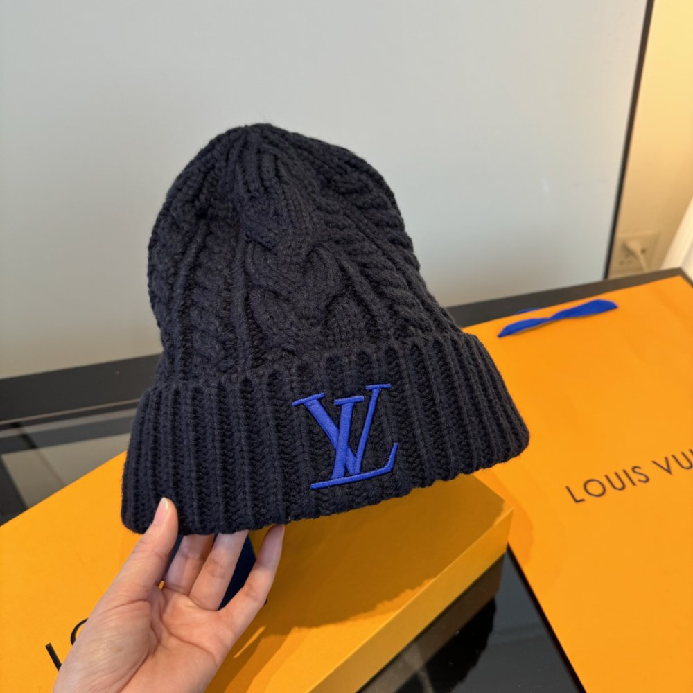 Шапка вязаная фото 3