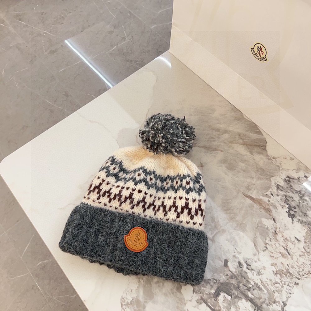 Шапка вязаная фото 3