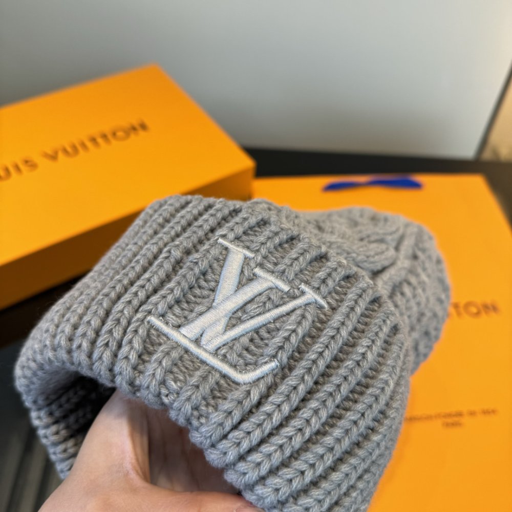 Шапка вязаная фото 4