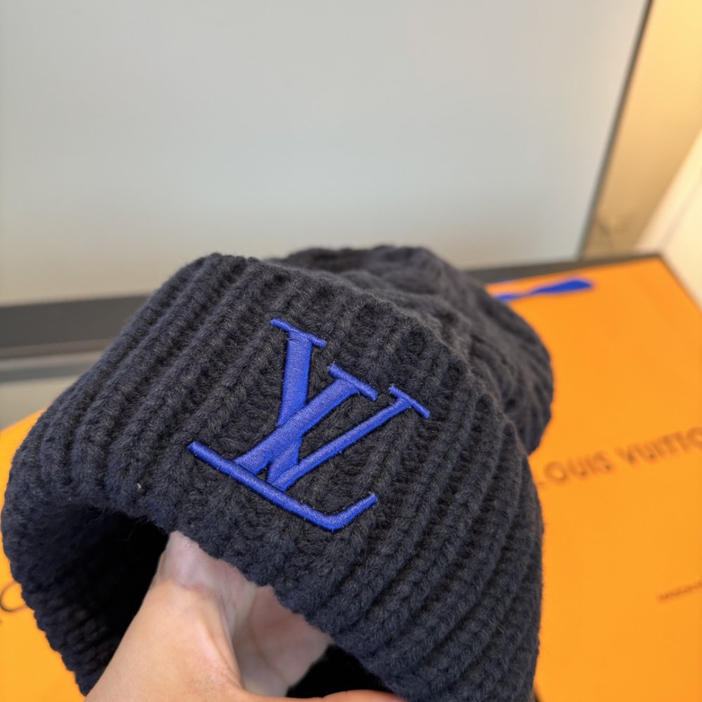 Шапка вязаная фото 4