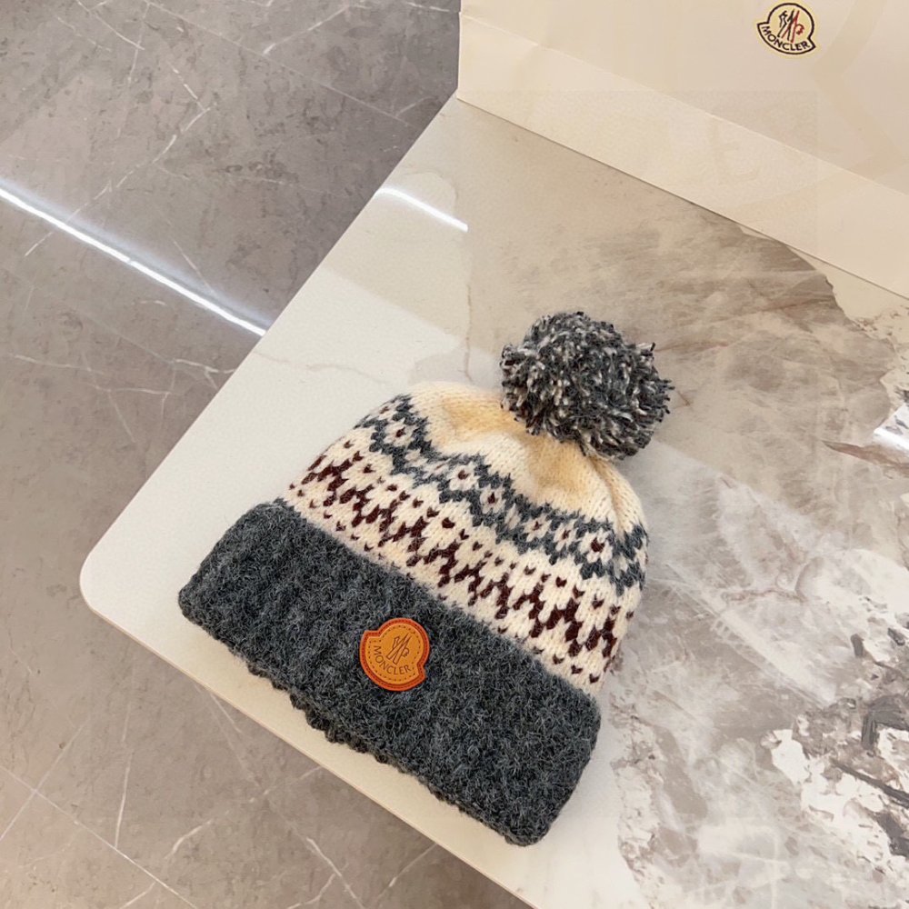 Шапка вязаная фото 4