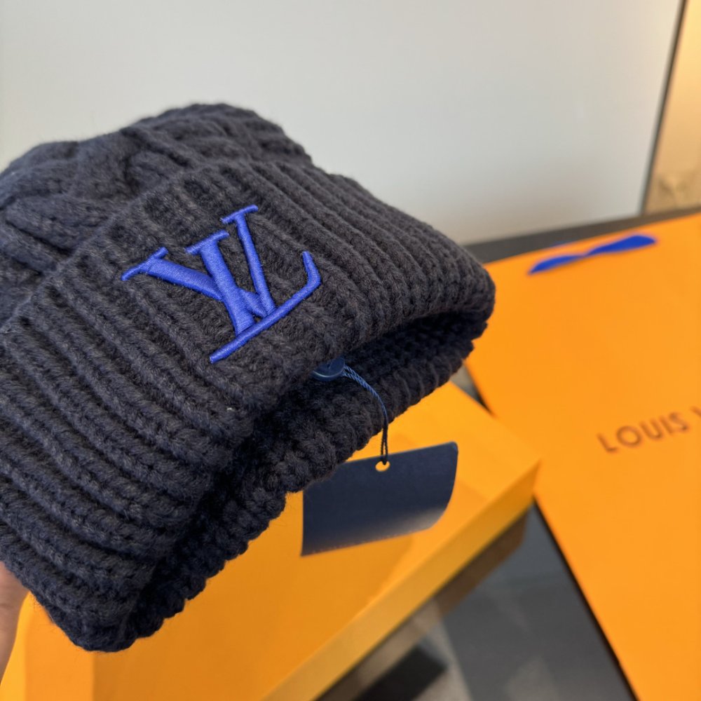 Шапка вязаная фото 5