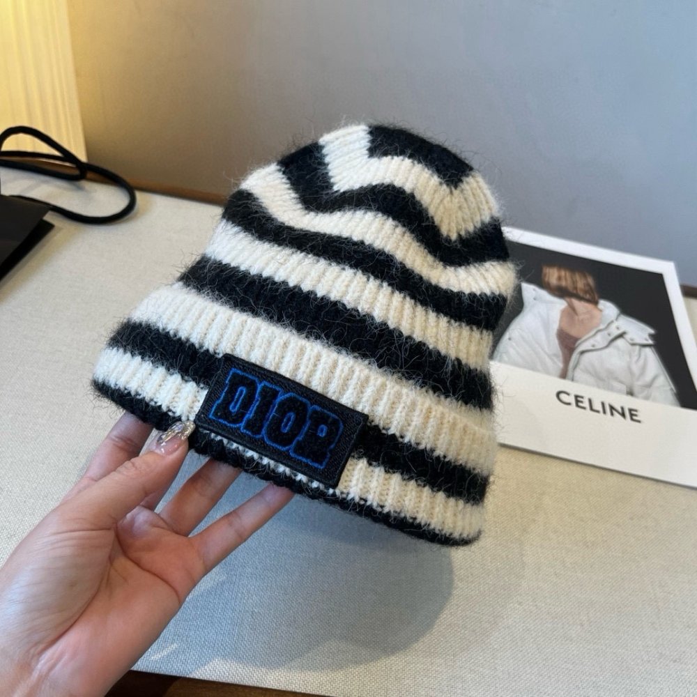 A cap winter фото 2