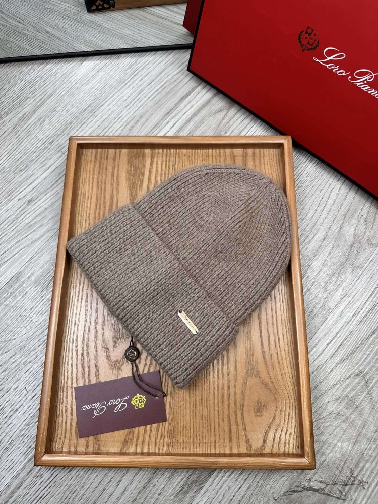 A cap winter фото 2