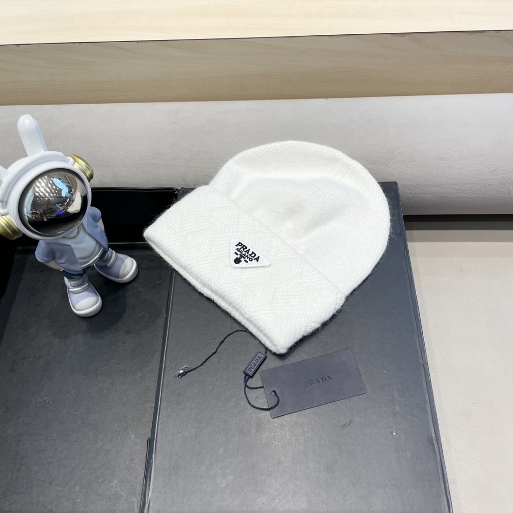 A cap winter фото 2