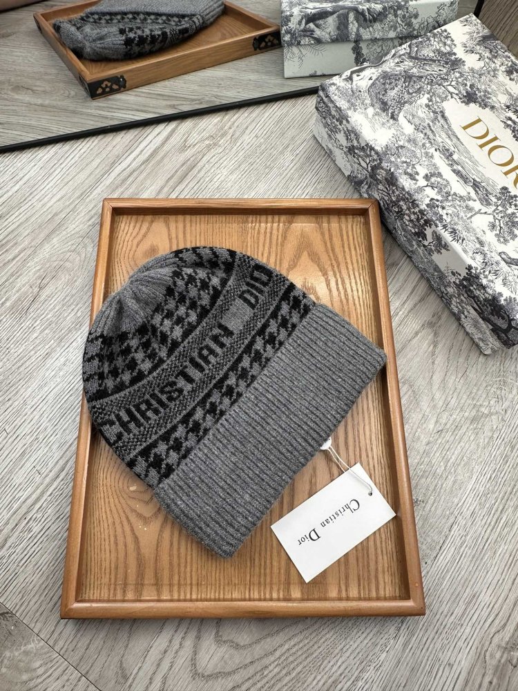 A cap winter фото 3