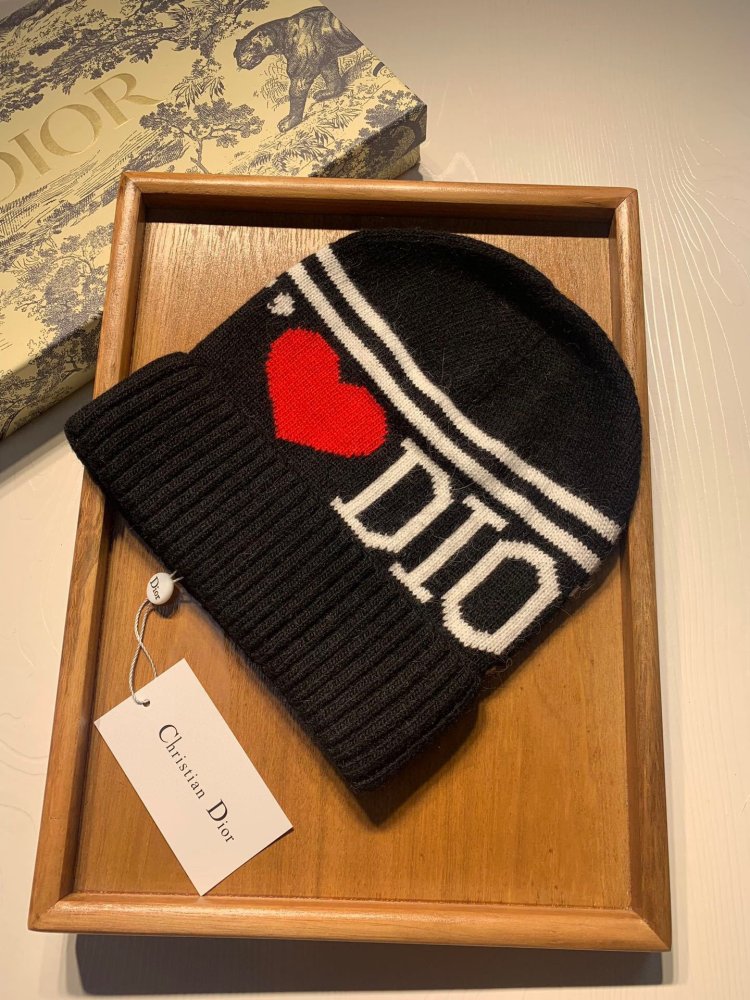 A cap winter фото 3