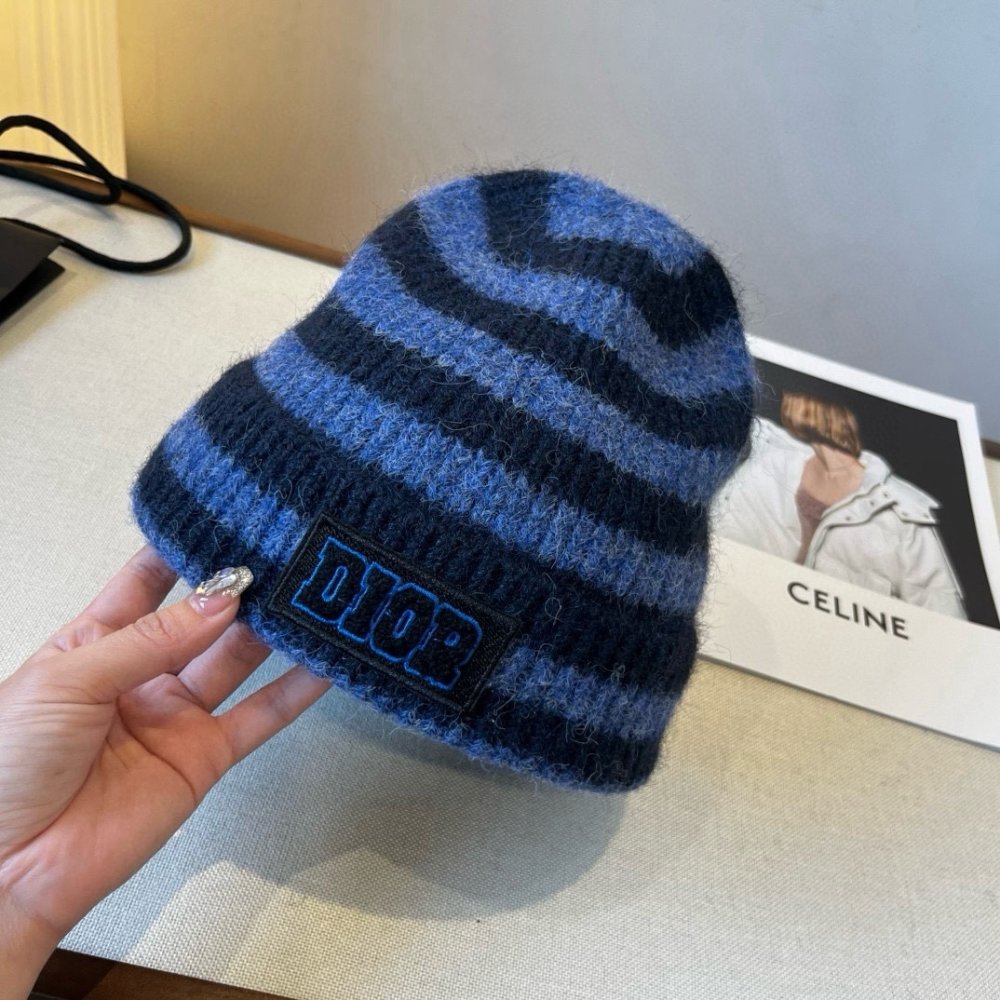 A cap winter фото 3