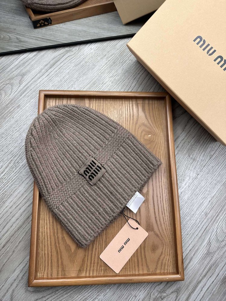 A cap winter фото 3