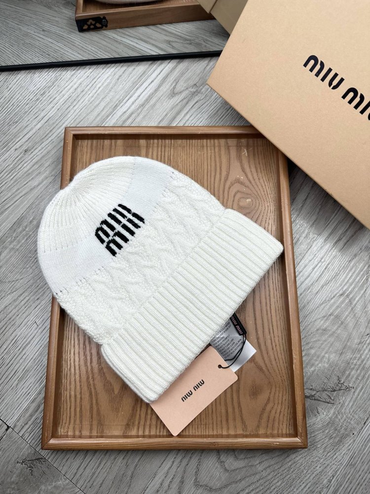 A cap winter фото 3