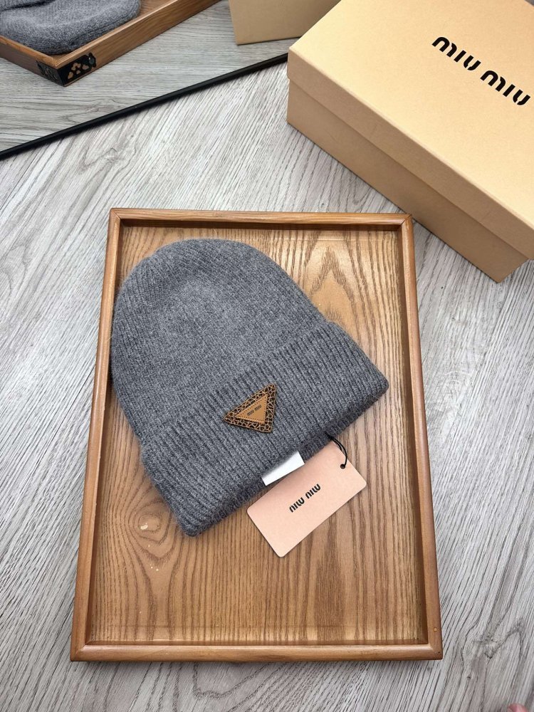 A cap winter фото 3