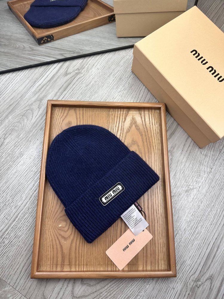 A cap winter фото 3