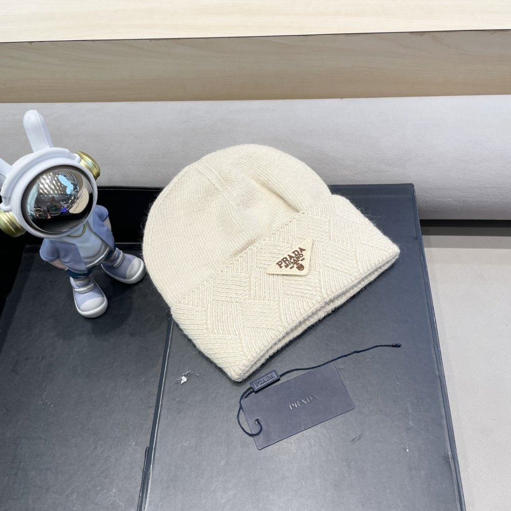 A cap winter фото 3