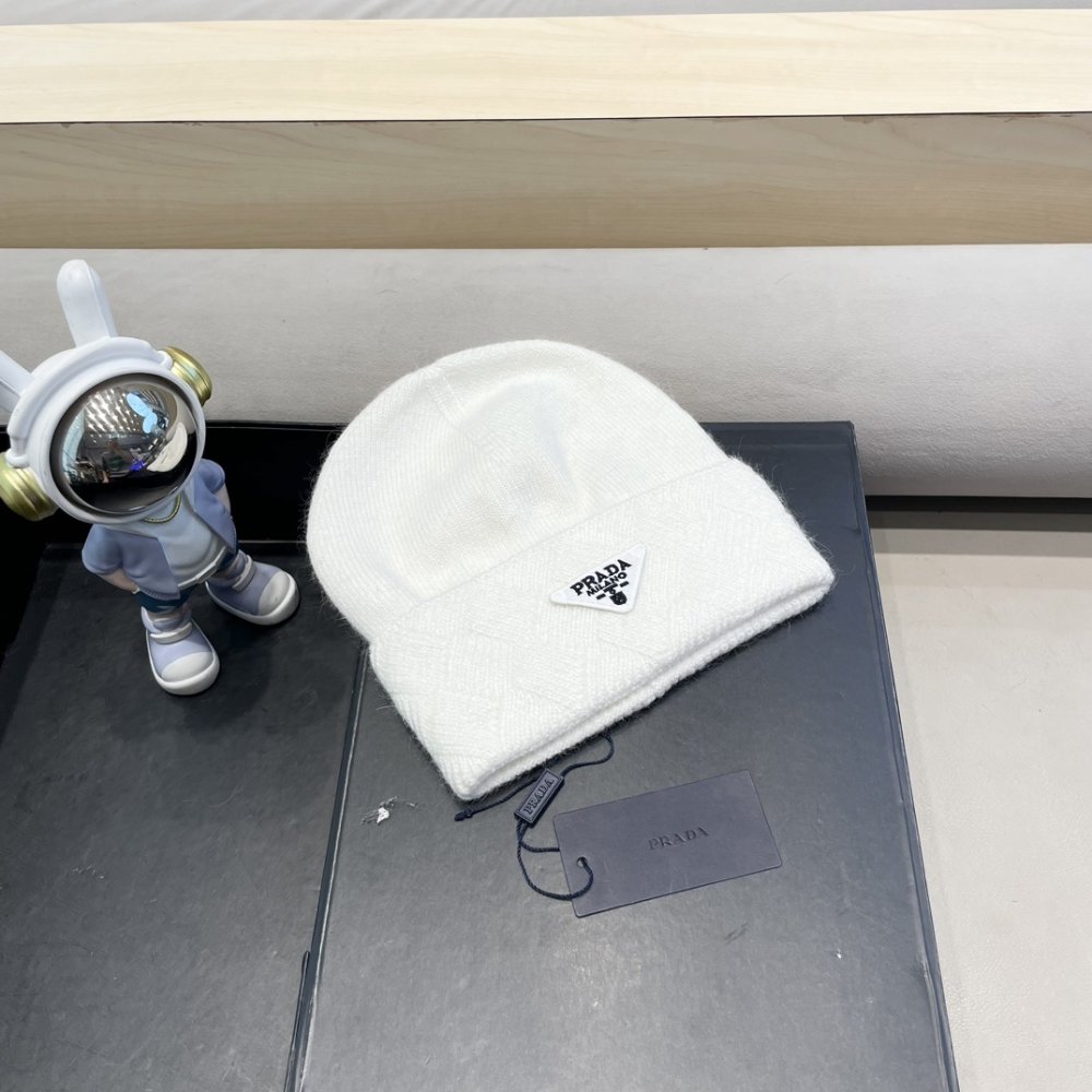 A cap winter фото 3