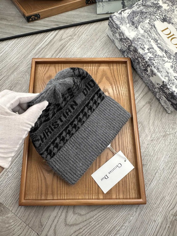 A cap winter фото 4