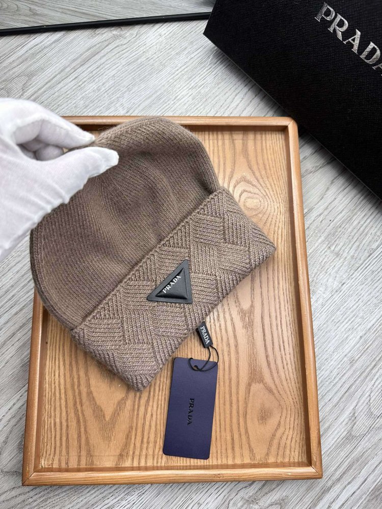 A cap winter фото 4