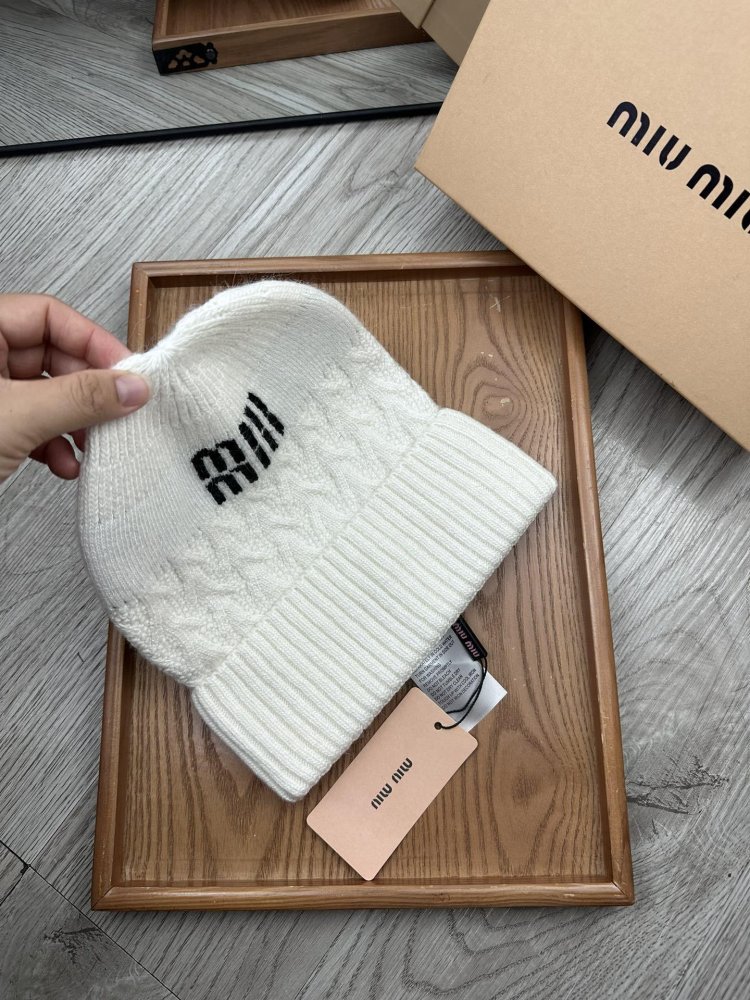 A cap winter фото 4