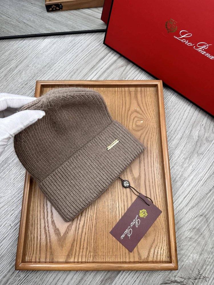 A cap winter фото 4