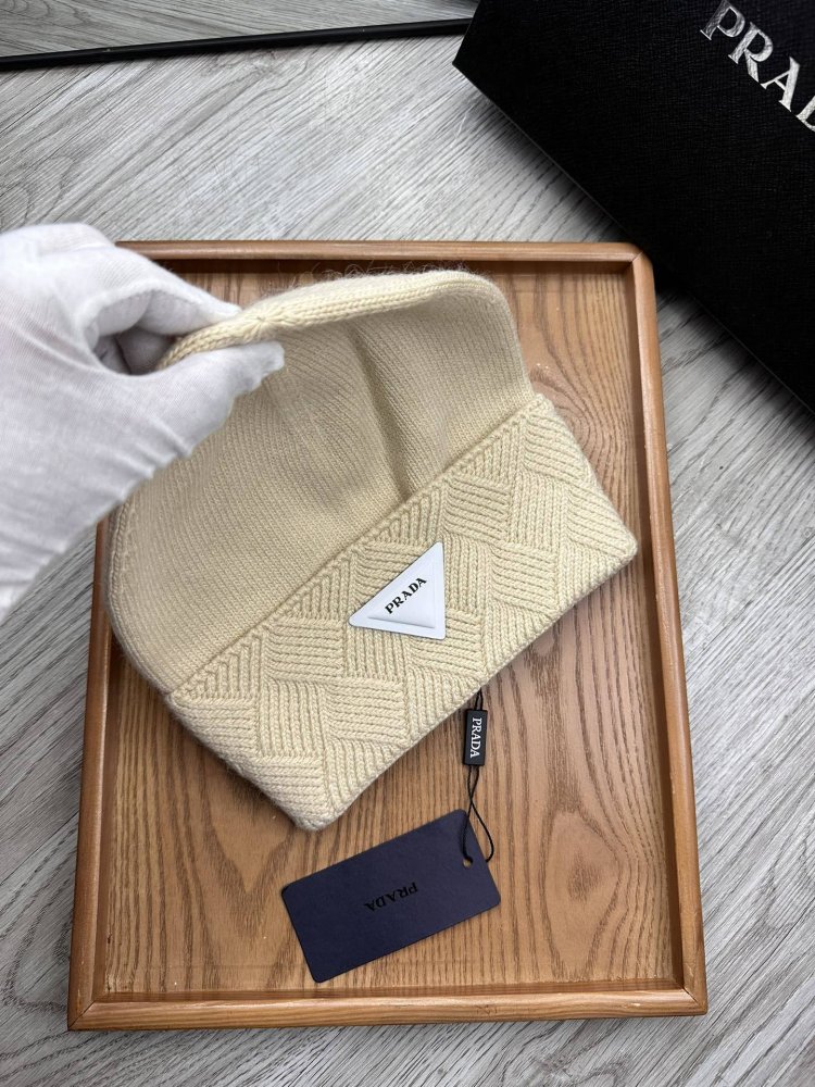 A cap winter фото 4