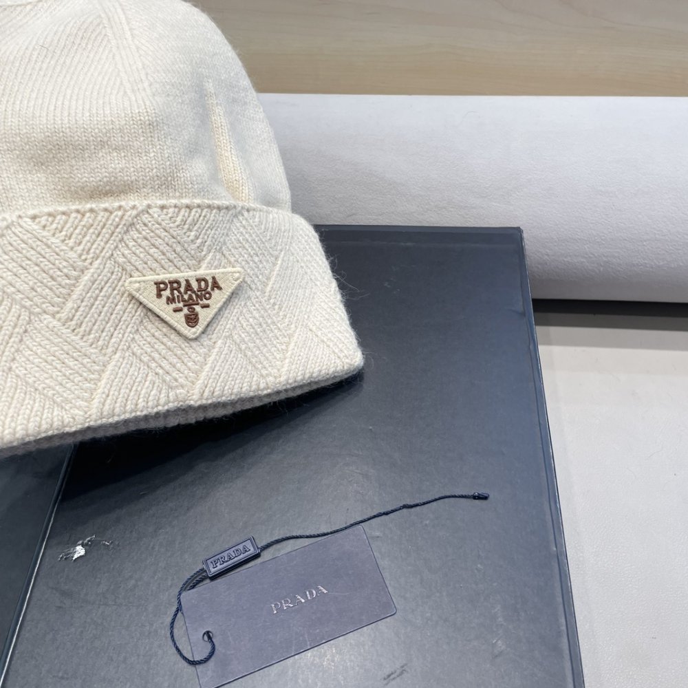 A cap winter фото 4