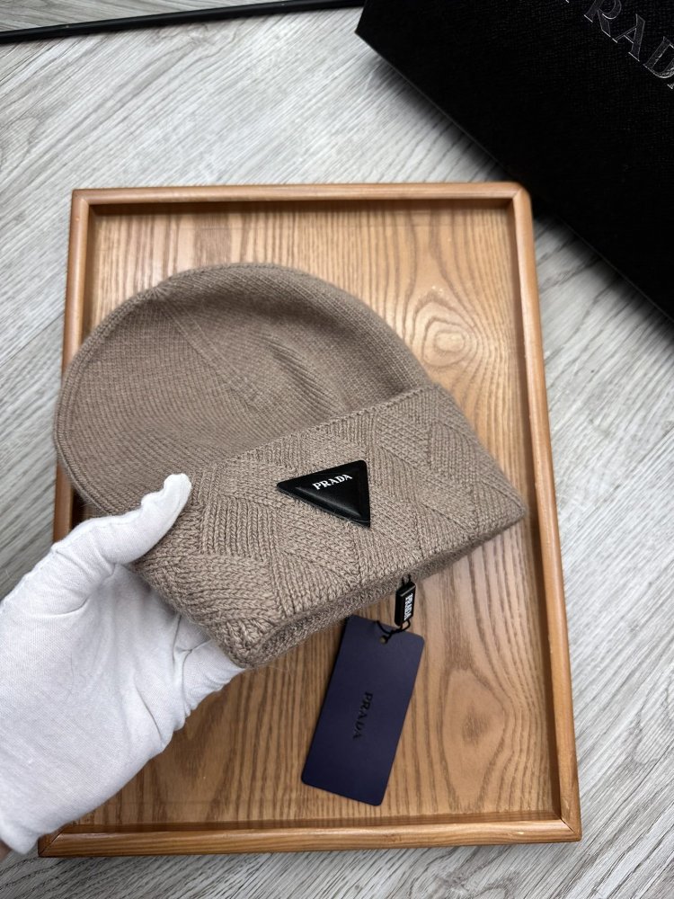 A cap winter фото 5