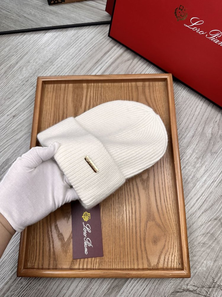 Шапка зимняя фото 6