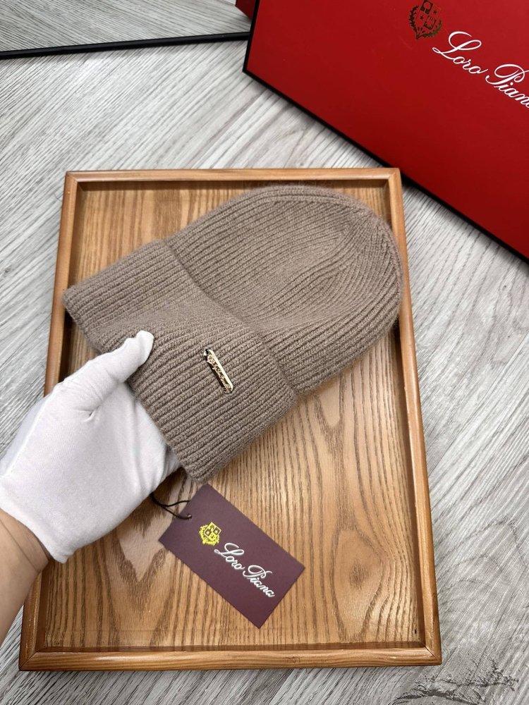 A cap winter фото 6