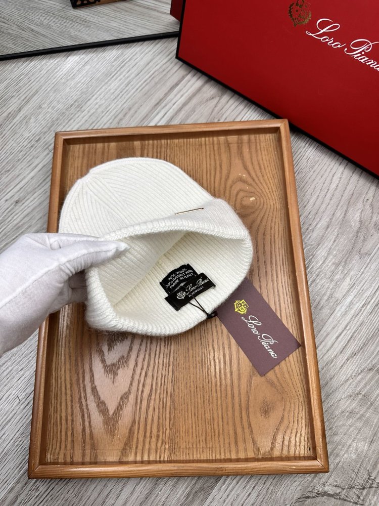 Шапка зимняя фото 7