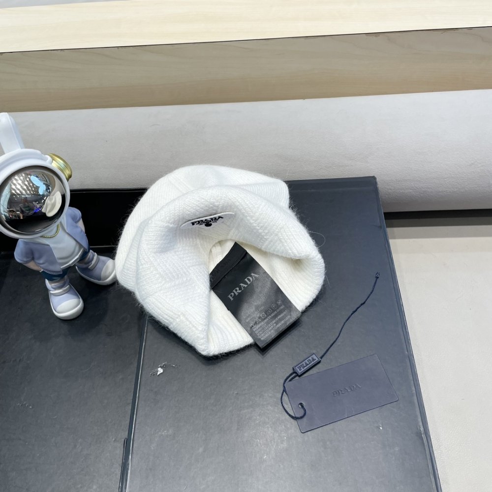 A cap winter фото 9