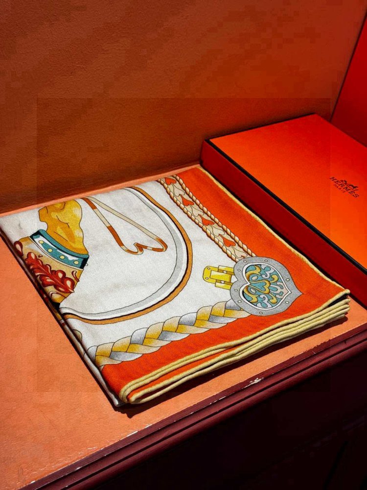 Шарф из шелка и кашемира 140х140 см