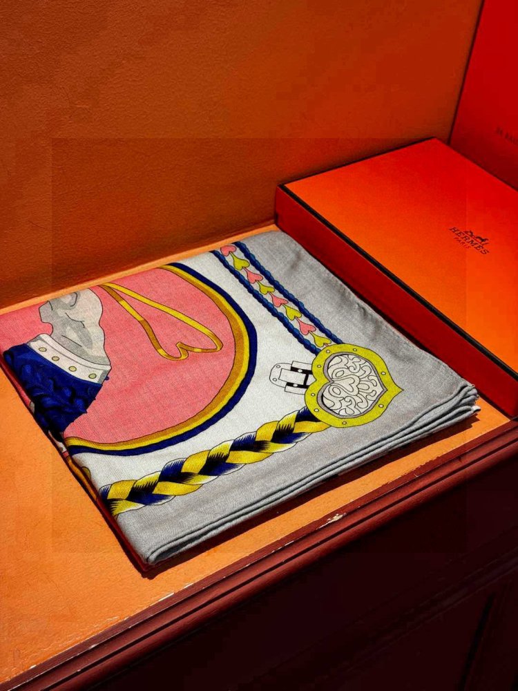 Шарф из шелка и кашемира 140х140 см